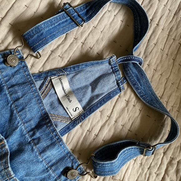 ABERCROMBIE & FITCH // denim shortalls - Picture 3 of 10